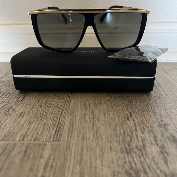 Sunglasses - Picture 1 of 3
